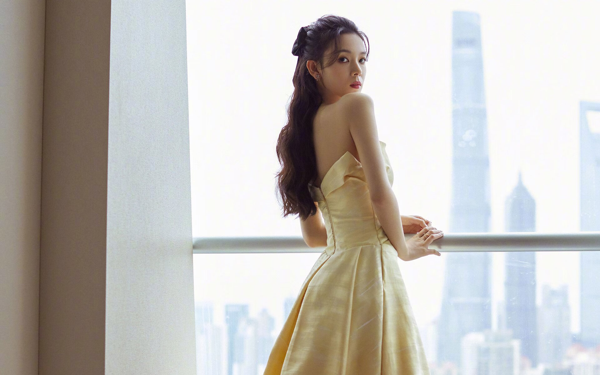 “未来之星青少年足球联赛火热进行，星光璀璨的赛场期待你”，未来之星全国青少年艺术展演