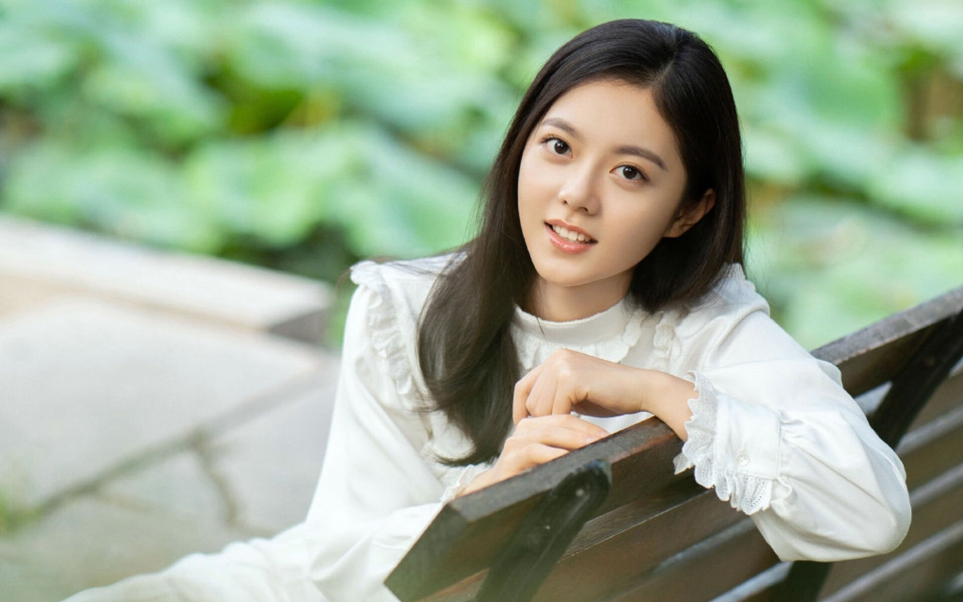 荷兰女足在预选赛中与德国队激战，荷兰女足比赛视频