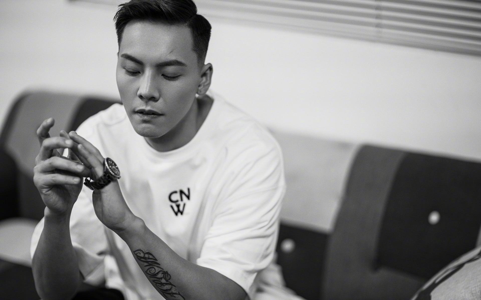 湖人连胜登巅峰,詹姆斯必杀发威联防战术精彩绝伦,詹姆斯湖人首战