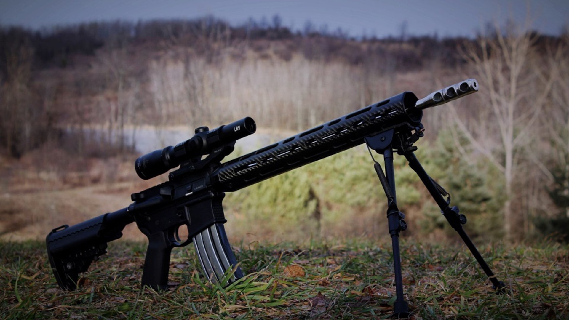 足球比赛中某支队伍势如破竹，赢得领先，足球队在比赛阶段主要以什么训练方法为主