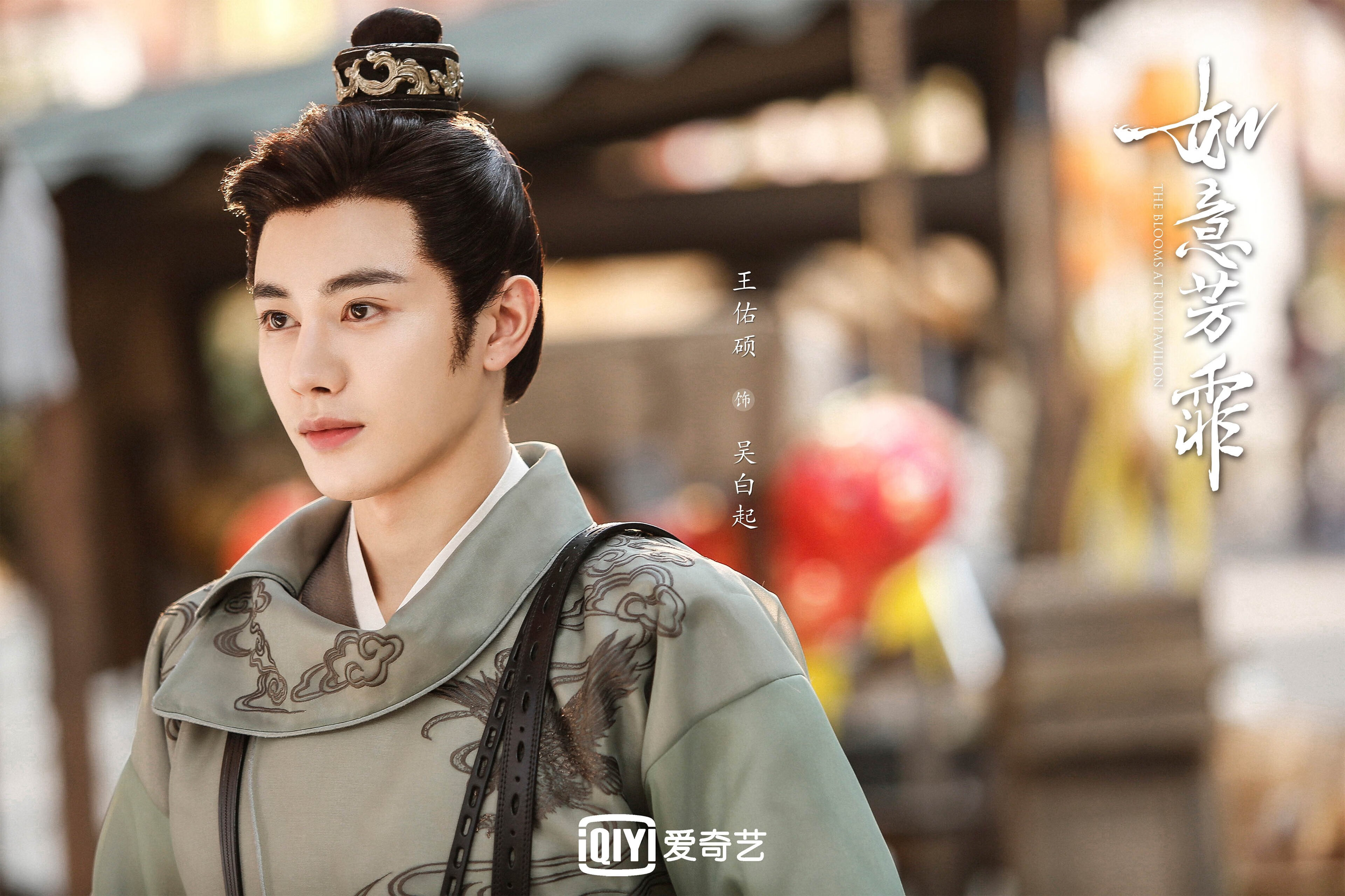 多位退役球员担任赛事评论嘉宾以专业视角解析战术发展趋势,退役球队