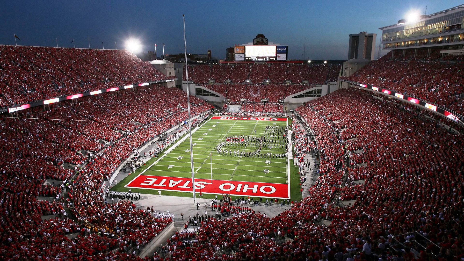 开云·体育官方网站入口-史上最“炫酷”的犀利三分：库里在总冠军赛中单场投中七个三分！