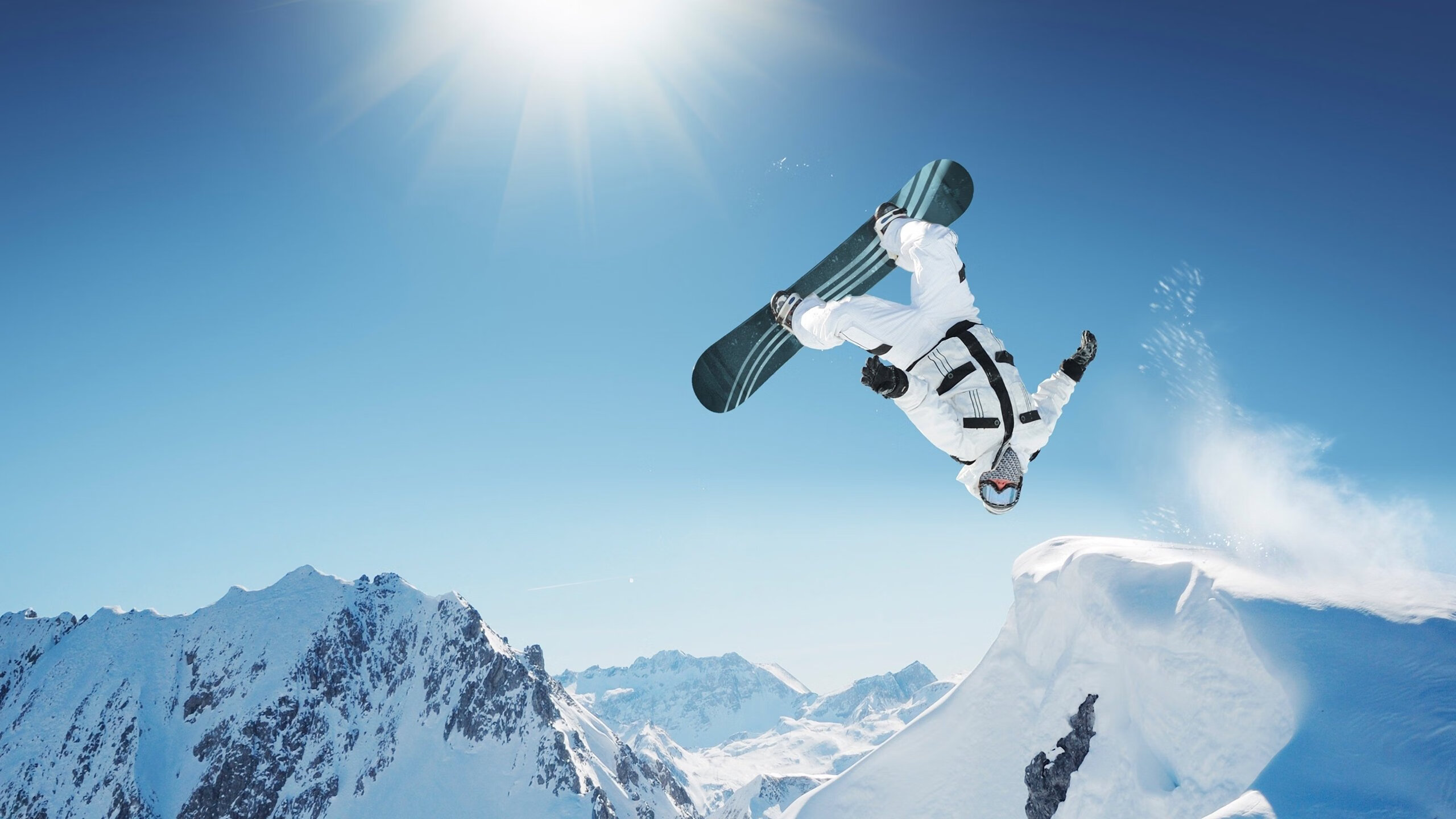 开云首页登录-最佳瞬间：王强压哨三分点燃全场！